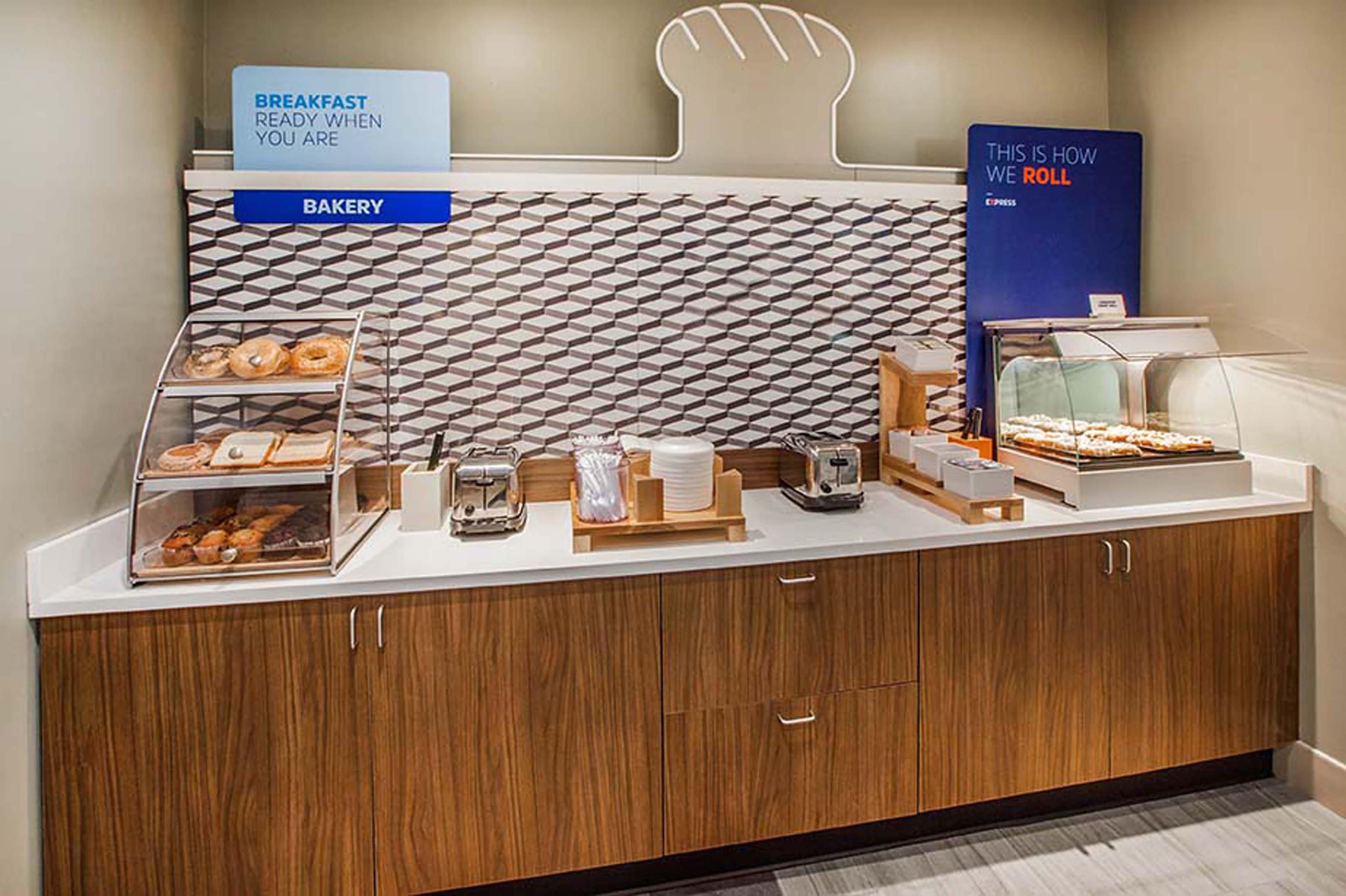 Holiday Inn Express Montgomery East I-85 By Ihg Экстерьер фото