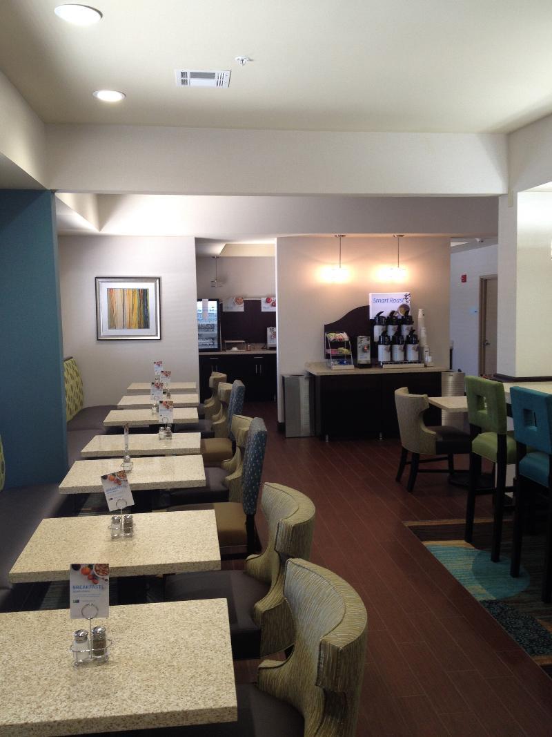 Holiday Inn Express Montgomery East I-85 By Ihg Экстерьер фото
